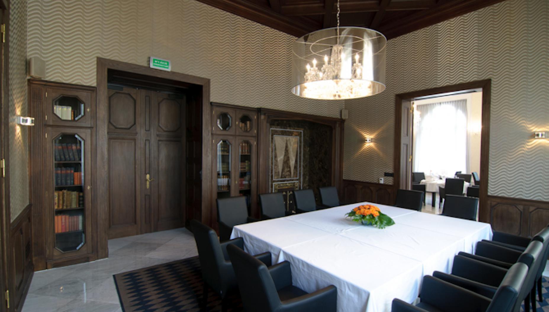 ורוצלב Platinum Palace Boutique Hotel & Spa מראה חיצוני תמונה The boardroom of the Royal Society