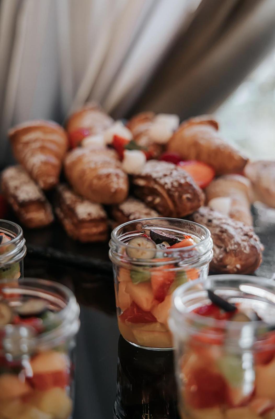 ורוצלב Platinum Palace Boutique Hotel & Spa מראה חיצוני תמונה A selection of pastries and fruit
