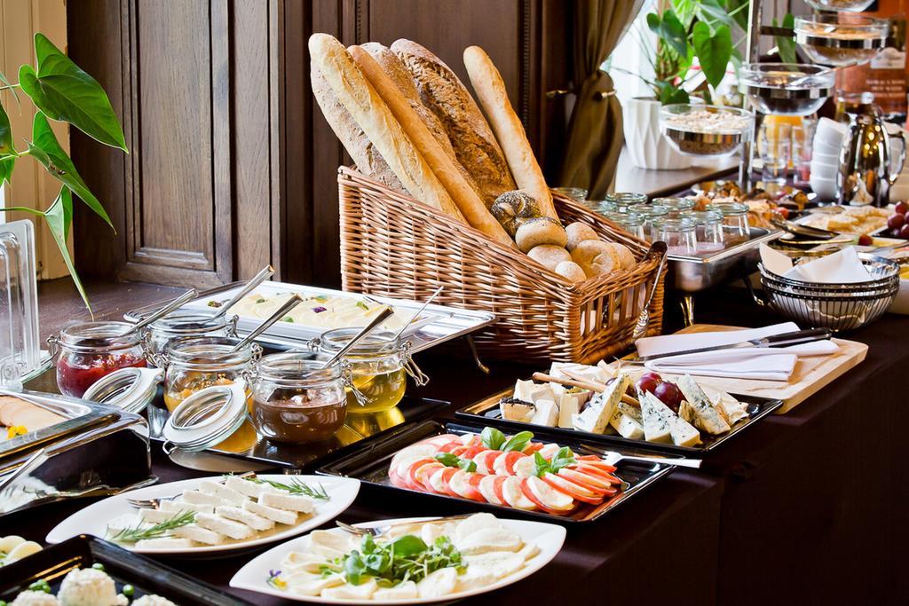 ורוצלב Platinum Palace Boutique Hotel & Spa מראה חיצוני תמונה A buffet