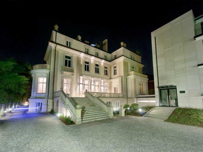 ורוצלב Platinum Palace Boutique Hotel & Spa מראה חיצוני תמונה The museum at night
